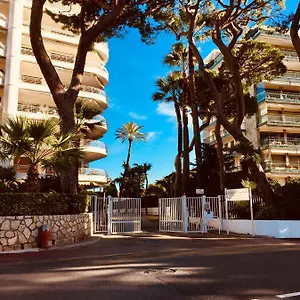 https://cannes-croisette-palm-beach.fr-provencehotel.com