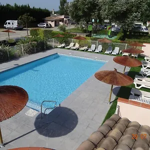 https://camping-les-nysades.midi-pyreneeshotels.com